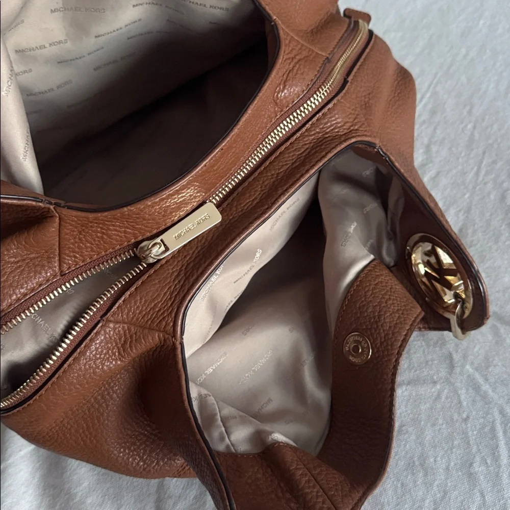 Michael Kors Brown Pebbled Leather Multi-Pocket Shoulder Bag. Gold hardware. - Picture 9 of 14